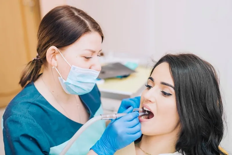 l'importance du contrôle de la plaque dentaire pour prévenir les maladies bucco-dentaires