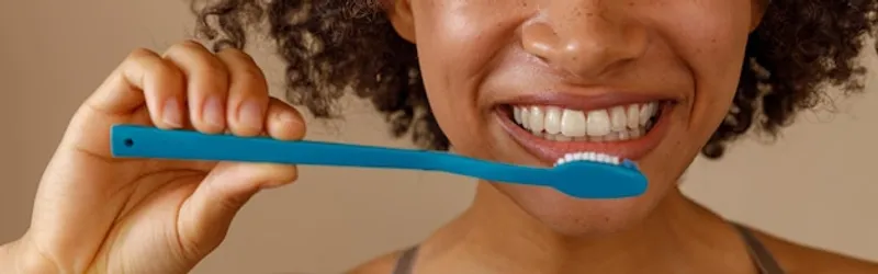 Techniques de brossage efficaces pour un nettoyage dentaire en profondeur