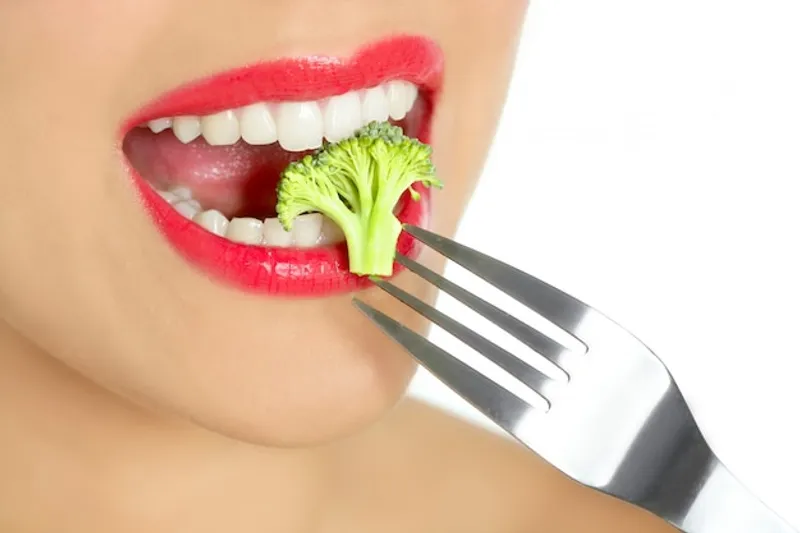 aliments interdits après une chirurgie d'implant dentaire - guide de récupération